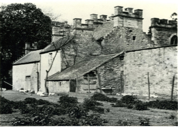 Lean to additions to the castle fabric. Now long gone.