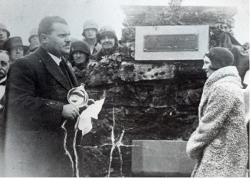 Opening of the Millport Mineral Well by Lady June, wife of Lord Inverclyde, in 1928.
