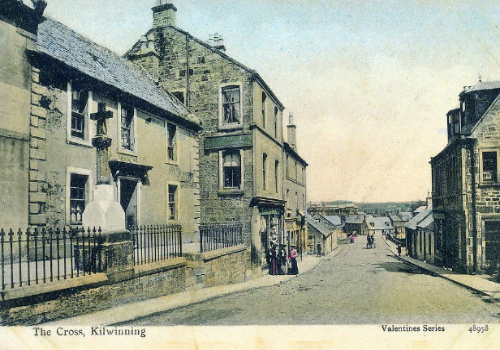 The Mercat Cross and Crossbrae around 1890.