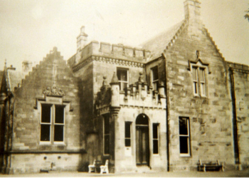 Front entrance to Seabank House on the west side.