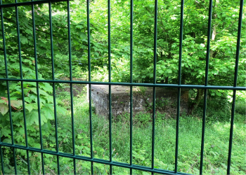 Concrete cap on the Deep Shank pit head next to Stevenston Burn.