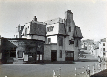 Side view of The Royal George about 1950.