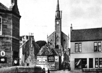 Stevenston High Kirk from the cross, c.1905. William Landborough was born in the manse in the church's grounds.